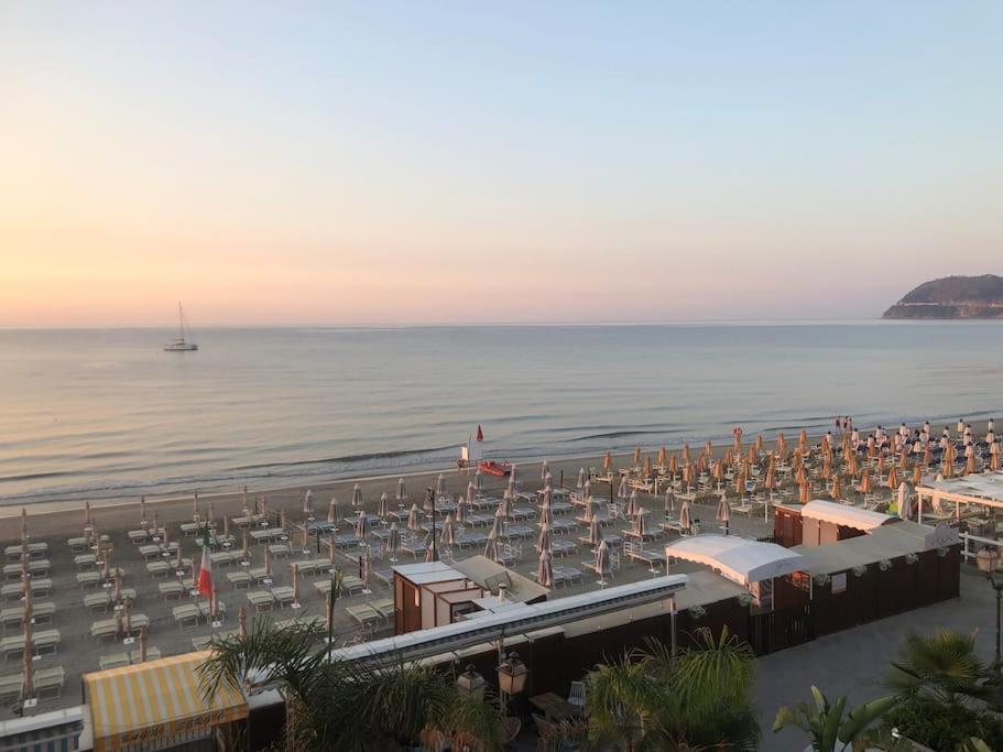 Budello Di Alassio, Ampio Appartamento Con Box Exterior foto